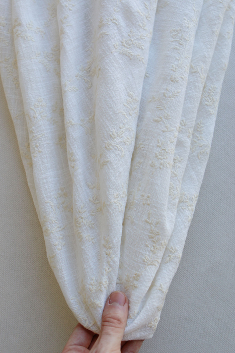 Gaze de coton BIO blanc lait broderie anglaise écru