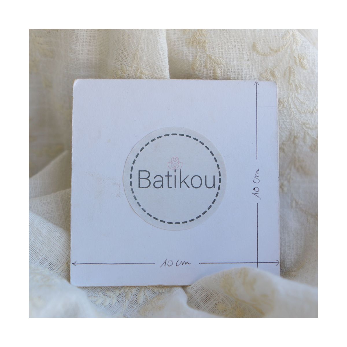 Gaze de coton BIO blanc lait broderie anglaise écru