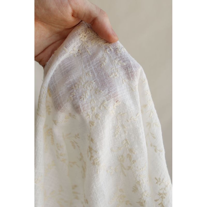 Gaze de coton BIO blanc lait broderie anglaise écru