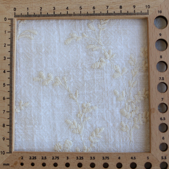 Gaze de coton BIO blanc lait broderie anglaise écru