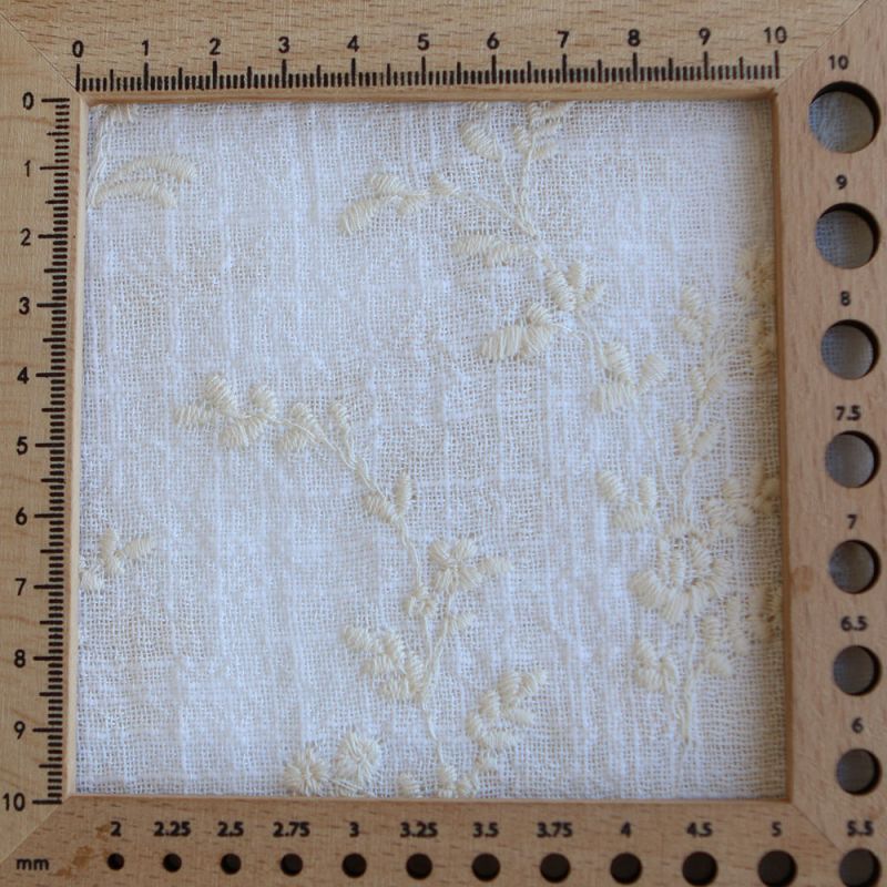 Gaze de coton BIO blanc lait broderie anglaise écru