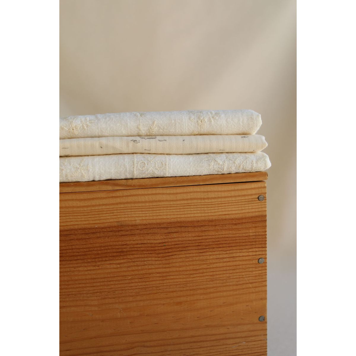 Gaze de coton BIO blanc lait broderie anglaise écru