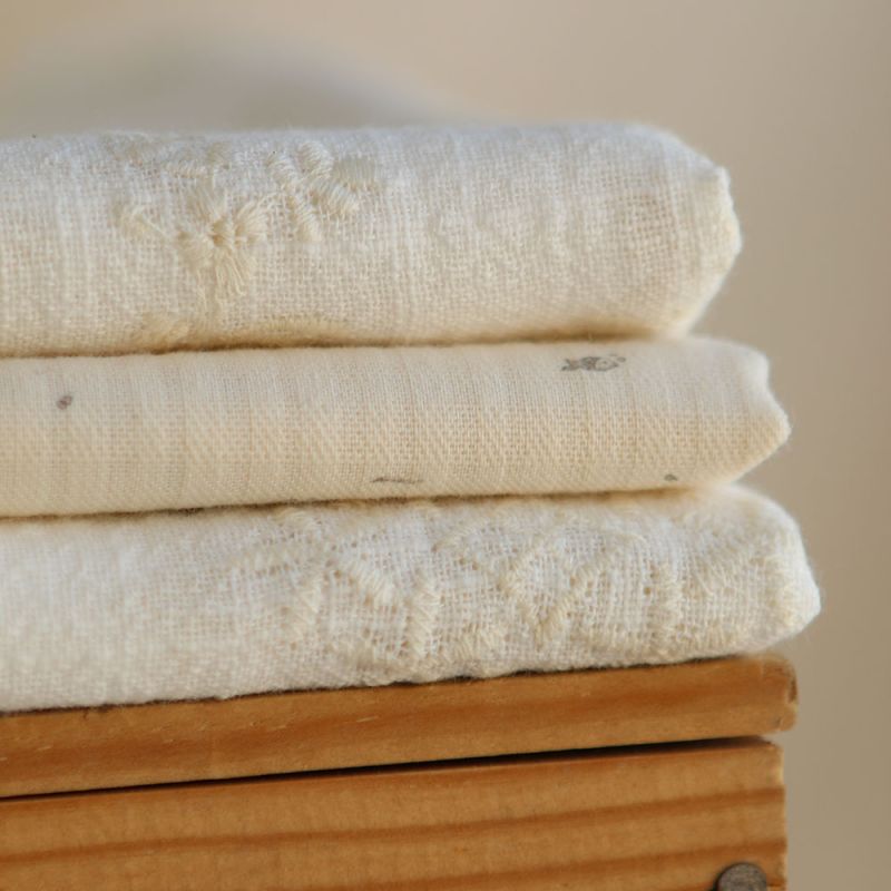Gaze de coton BIO blanc lait broderie anglaise écru