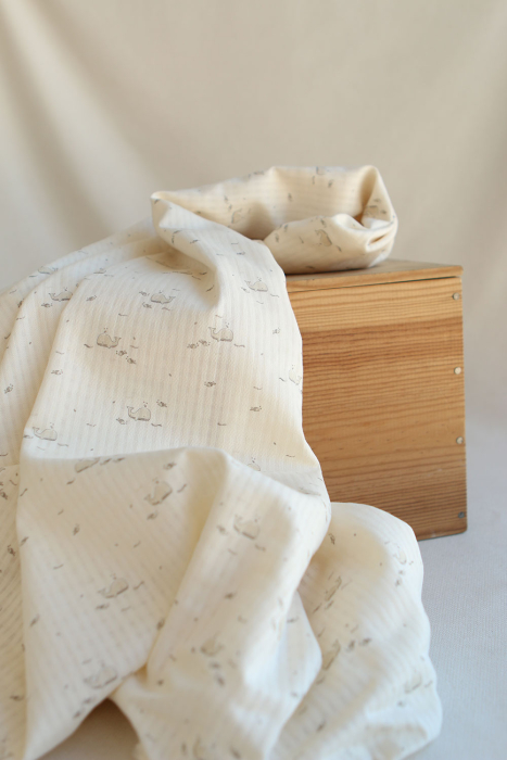 Moby - Seersucker / Coton gaufré doux écru motif marin baleine