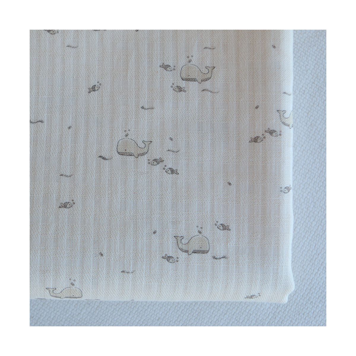 Moby - Seersucker / Coton gaufré doux écru motif marin baleine Moby - Seersucker / Coton gaufré doux écru motif marin baleine