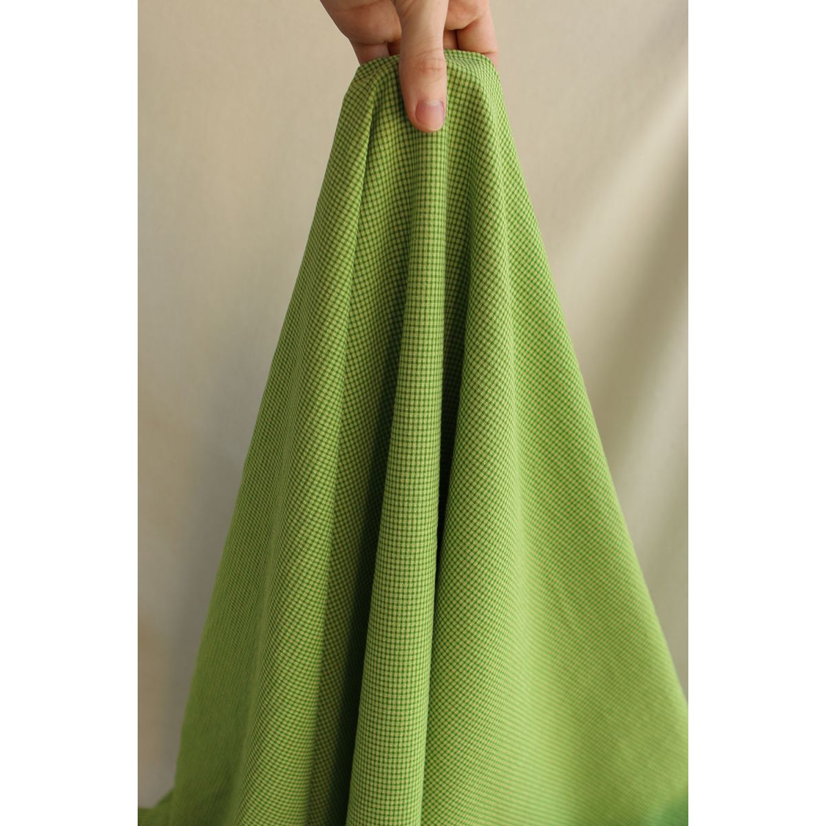 Seersucker / Coton gaufré mini vichy 2mm vert matcha Seersucker / Coton gaufré mini vichy 2mm vert matcha