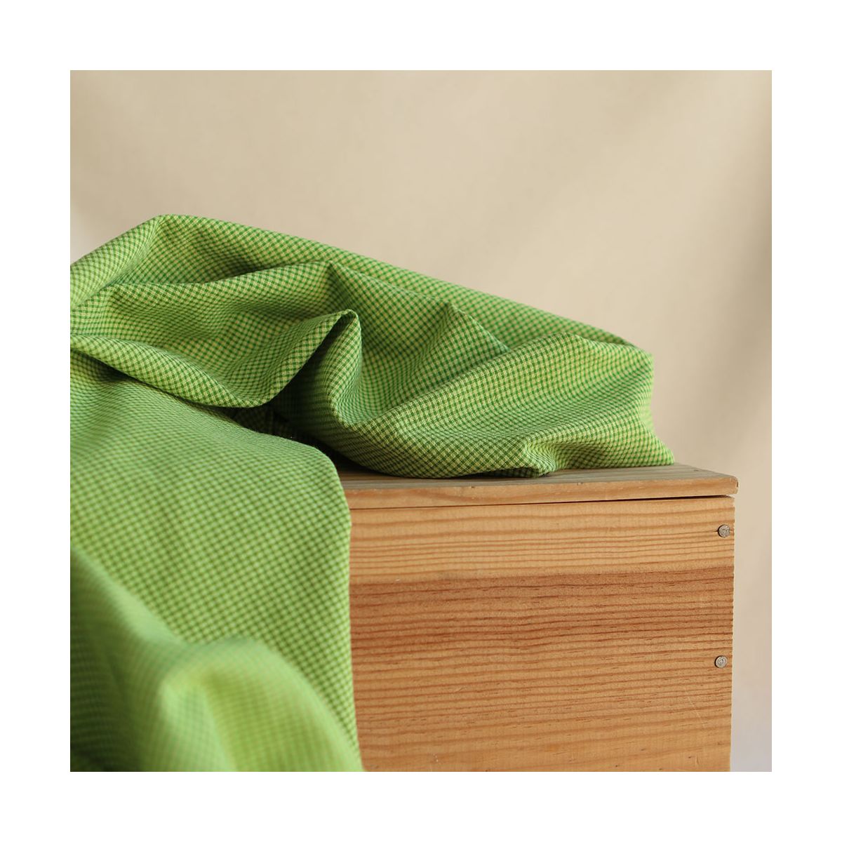 Seersucker / Coton gaufré mini vichy 2mm vert matcha Seersucker / Coton gaufré mini vichy 2mm vert matcha