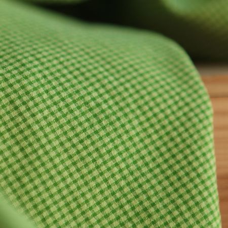 Seersucker / Coton gaufré mini vichy 2mm vert matcha Seersucker / Coton gaufré mini vichy 2mm vert matcha