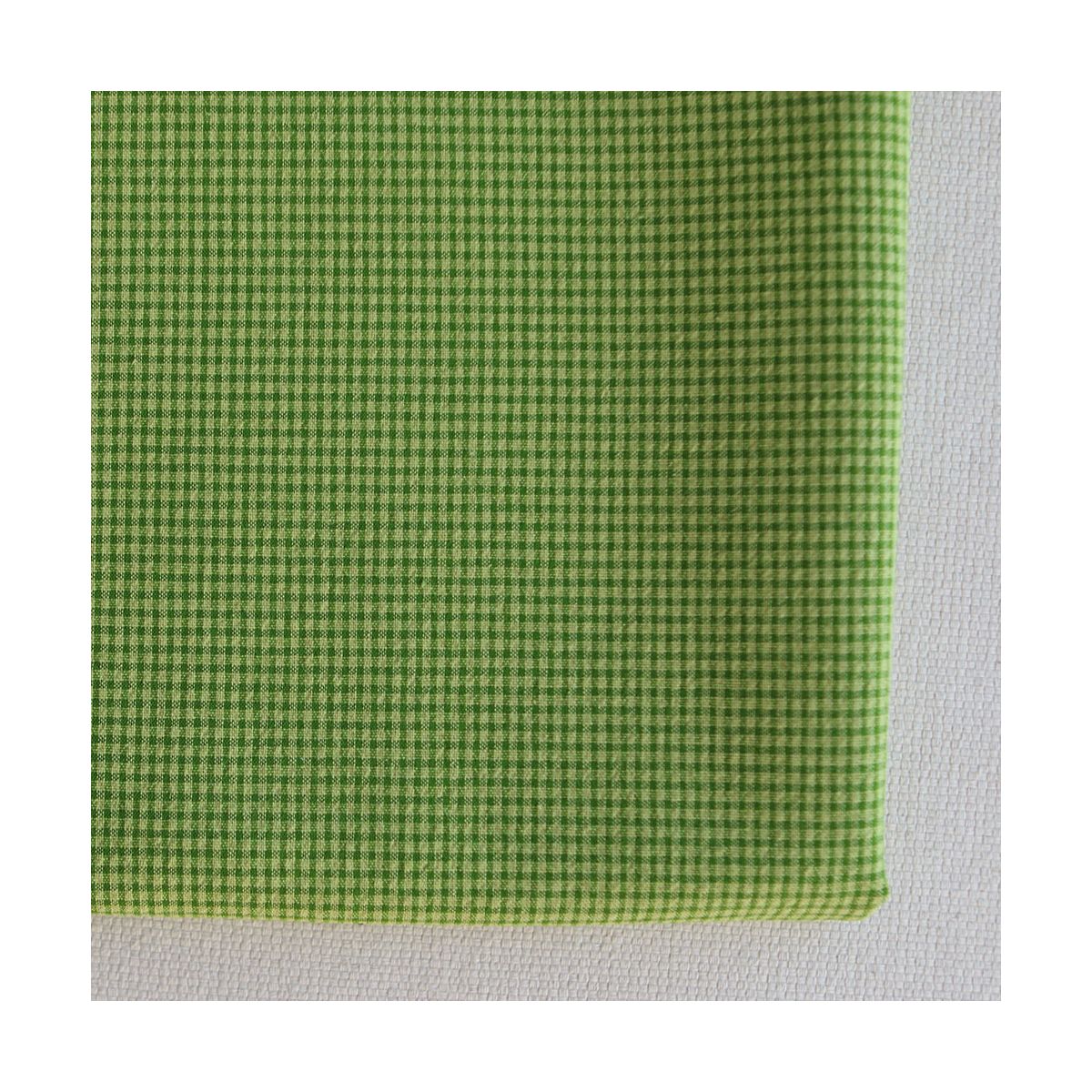 Seersucker / Coton gaufré mini vichy 2mm vert matcha Seersucker / Coton gaufré mini vichy 2mm vert matcha