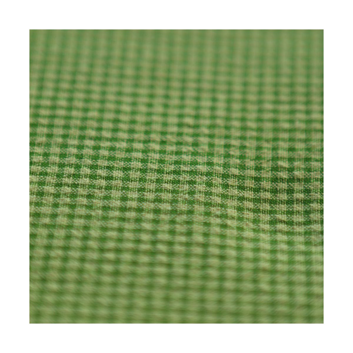 Seersucker / Coton gaufré mini vichy 2mm vert matcha Seersucker / Coton gaufré mini vichy 2mm vert matcha