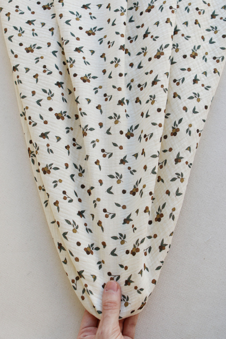 Hind - Double gaze de coton BIO écru motif exclusif baies coloris forêt