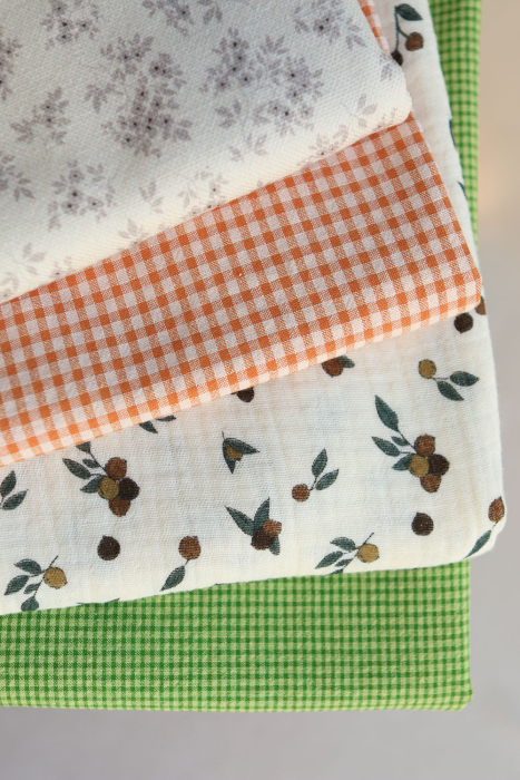 Hind - Double gaze de coton BIO écru motif exclusif baies coloris forêt