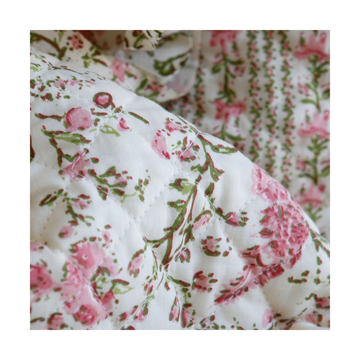 Karishma rose - Tissu indien matelassé double face coton hand block largeur 100cm Karishma rose - Tissu indien matelassé double face coton hand block largeur 100cm