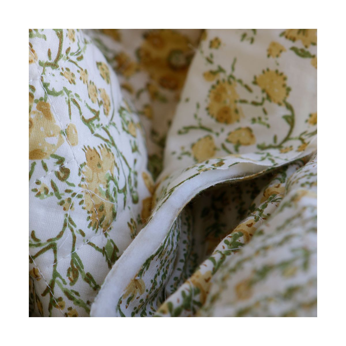 Karishma jaune - Tissu indien matelassé double face coton hand block largeur 100cm Karishma jaune - Tissu indien matelassé double face coton hand block largeur 100cm