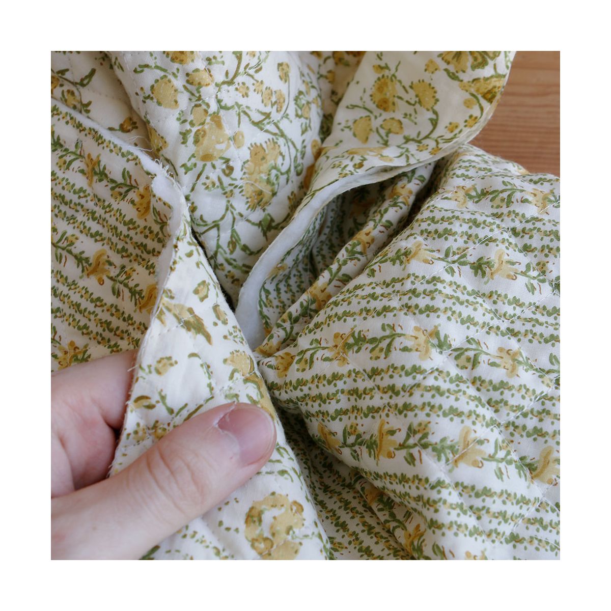 Karishma jaune - Tissu indien matelassé double face coton hand block largeur 100cm Karishma jaune - Tissu indien matelassé double face coton hand block largeur 100cm