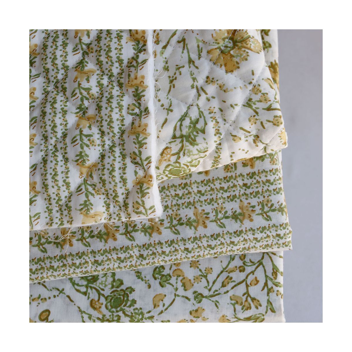 Karishma jaune - Tissu indien matelassé double face coton hand block largeur 100cm Karishma jaune - Tissu indien matelassé double face coton hand block largeur 100cm