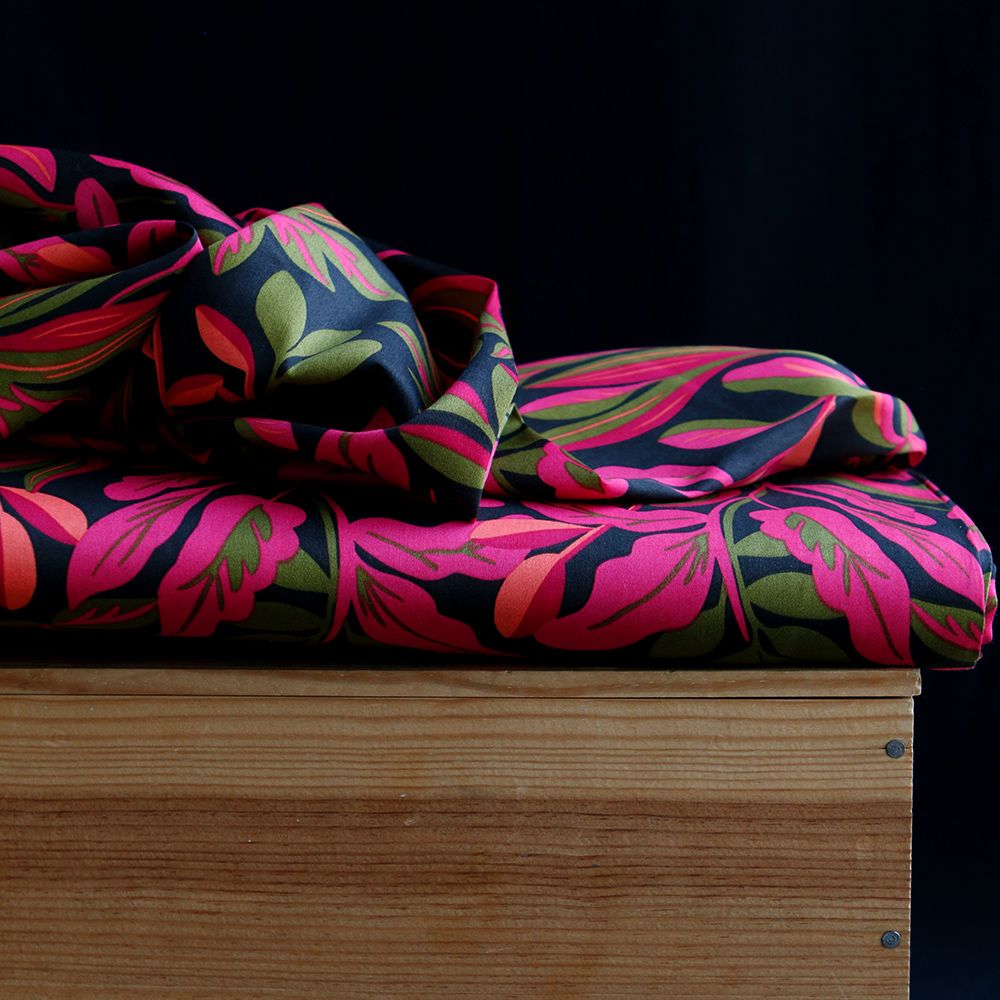 Nerida - Coton satiné Nerida Hansen à imprimé fleuri noir et fuschia