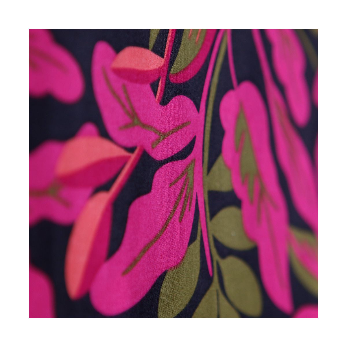 Nerida - Coton satiné Nerida Hansen à imprimé fleuri noir et fuschia Nerida - Coton satiné Nerida Hansen à imprimé fleuri noir et fuschia