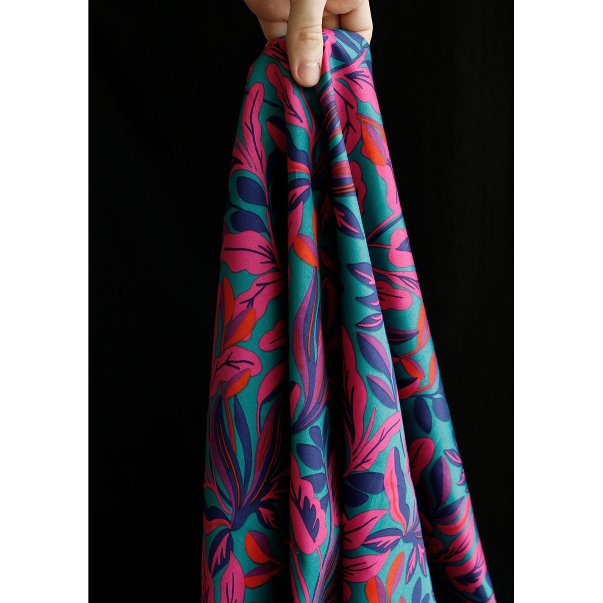 Nerida - Coton satiné Nerida Hansen à imprimé fleuri pétrole et fuschia Nerida - Coton satiné Nerida Hansen à imprimé fleuri pétrole et fuschia