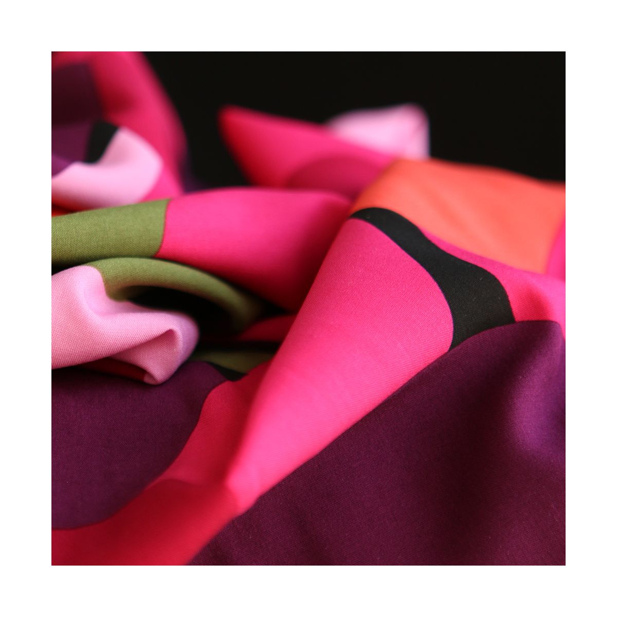 Fabiola - Viscose Ecovero imprimé graphique rose Fabiola - Viscose Ecovero imprimé graphique rose