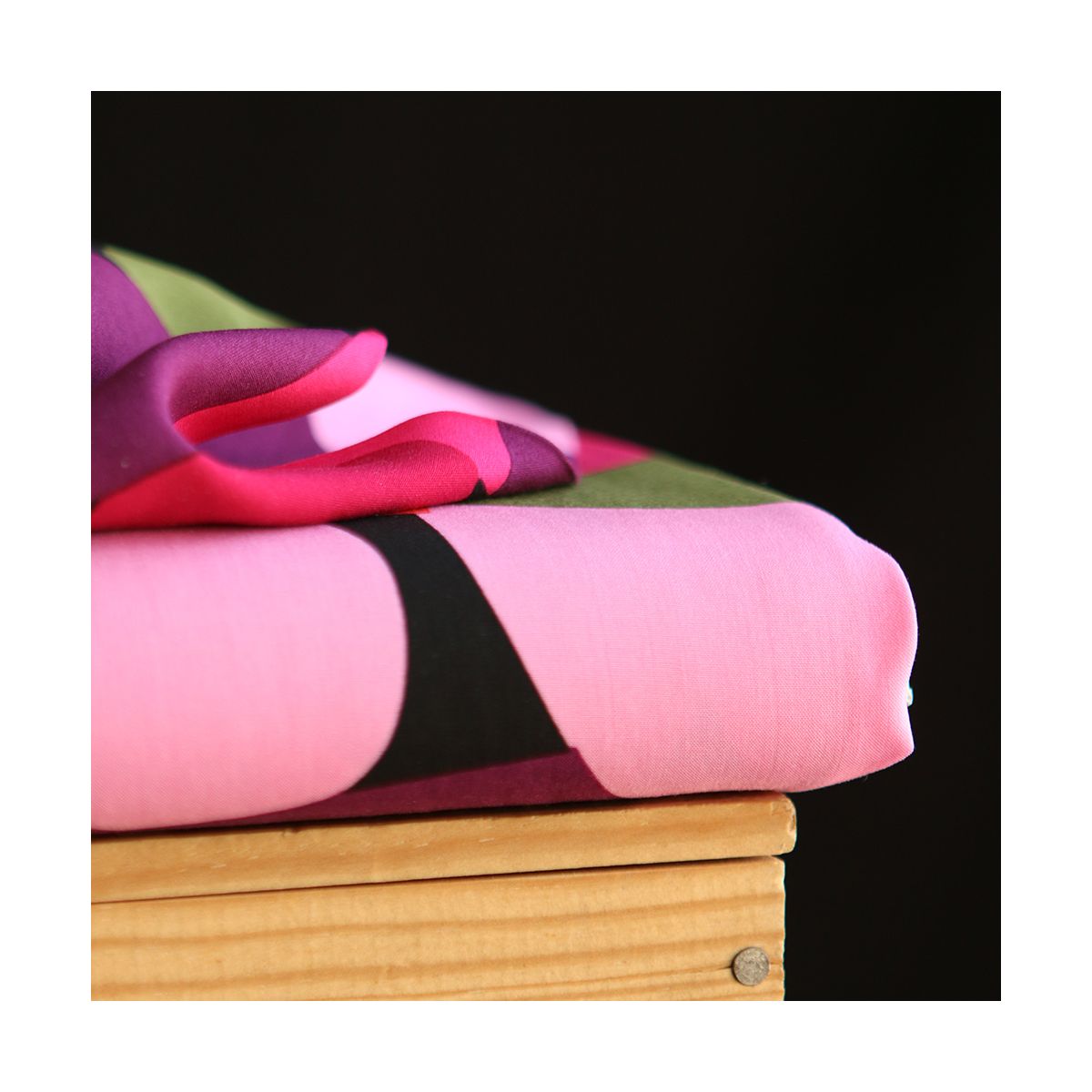 Fabiola - Viscose Ecovero imprimé graphique rose Fabiola - Viscose Ecovero imprimé graphique rose