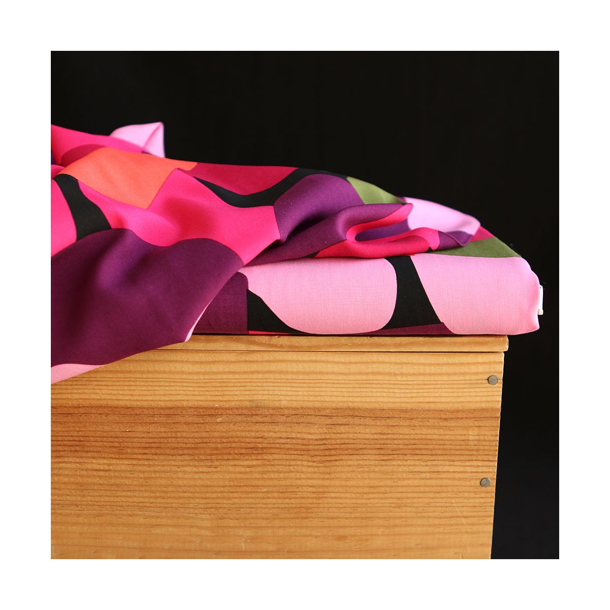 Fabiola - Viscose Ecovero imprimé graphique rose Fabiola - Viscose Ecovero imprimé graphique rose