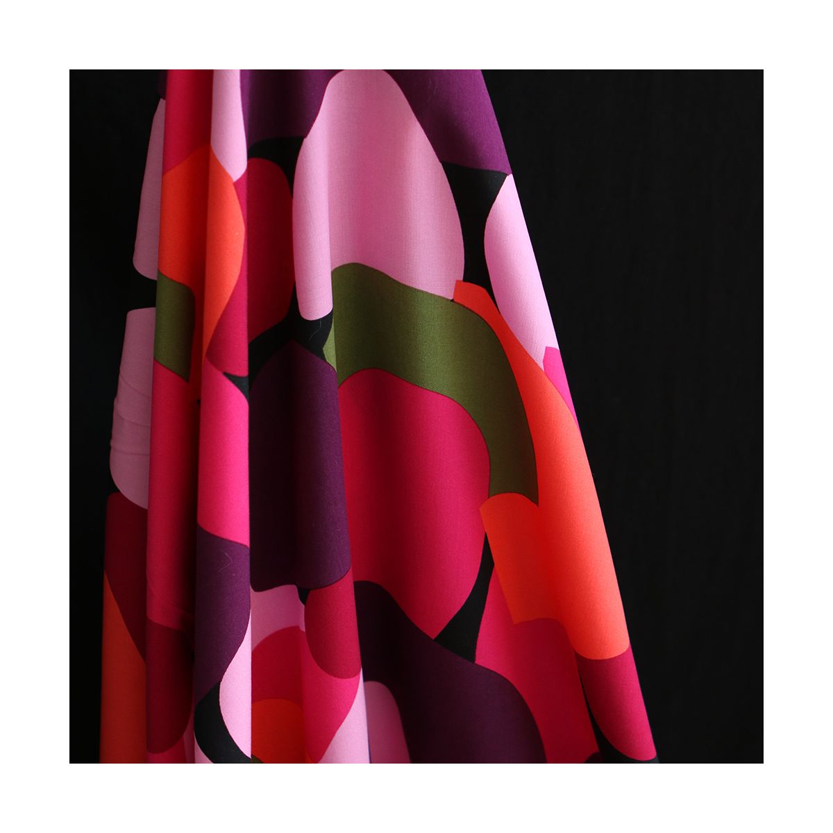 Fabiola - Viscose Ecovero imprimé graphique rose Fabiola - Viscose Ecovero imprimé graphique rose