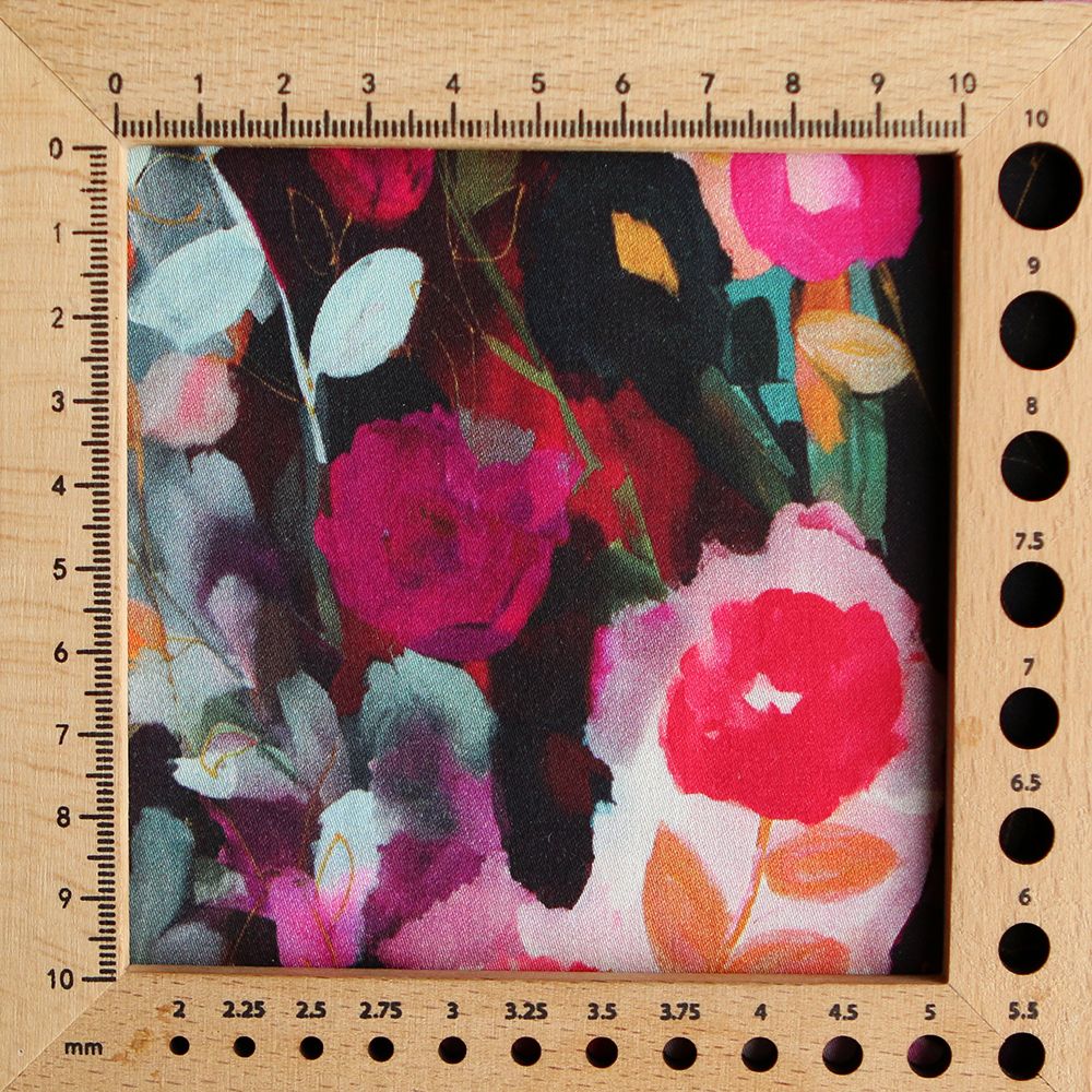 Lucia - Viscose satinée imprimé fleuri noir et fuschia