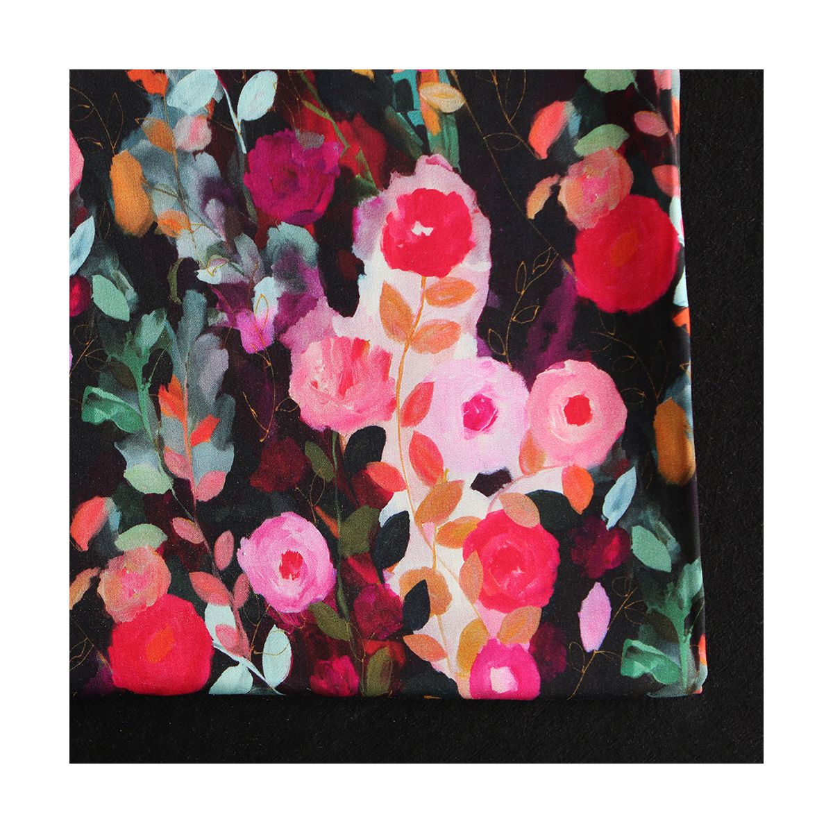 Lucia - Viscose satinée imprimé fleuri noir et fuschia Lucia - Viscose satinée imprimé fleuri noir et fuschia