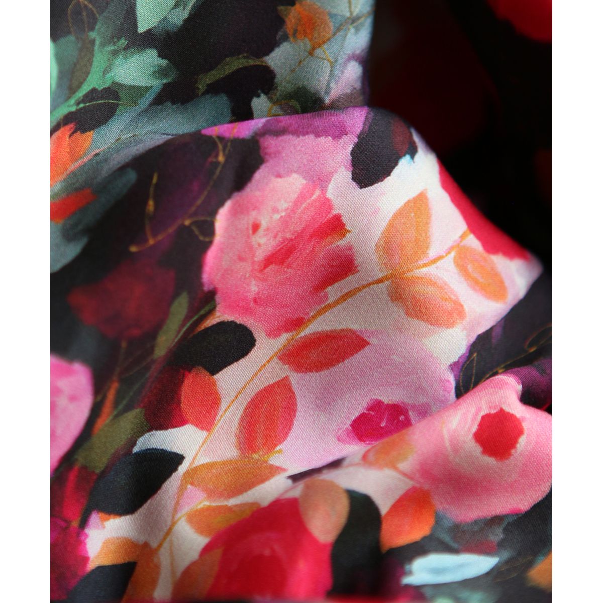Lucia - Viscose satinée imprimé fleuri noir et fuschia Lucia - Viscose satinée imprimé fleuri noir et fuschia
