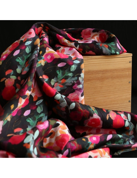 Lucia - Viscose satinée imprimé fleuri noir et fuschia