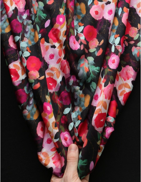 Lucia - Viscose satinée imprimé fleuri noir et fuschia