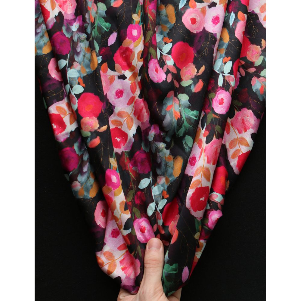 Lucia - Viscose satinée imprimé fleuri noir et fuschia