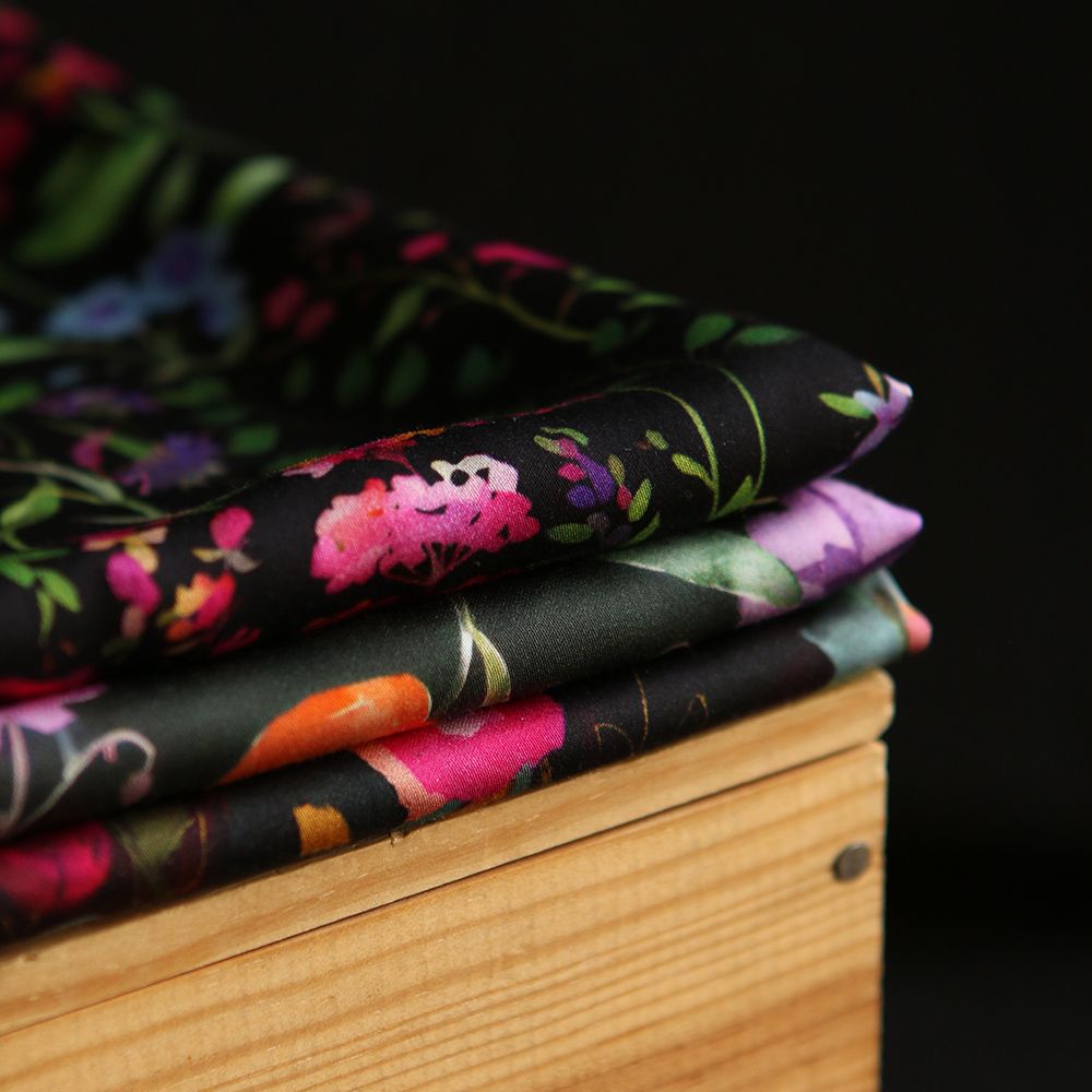 Neroli - Viscose satinée imprimé fleuri anthracite et orange