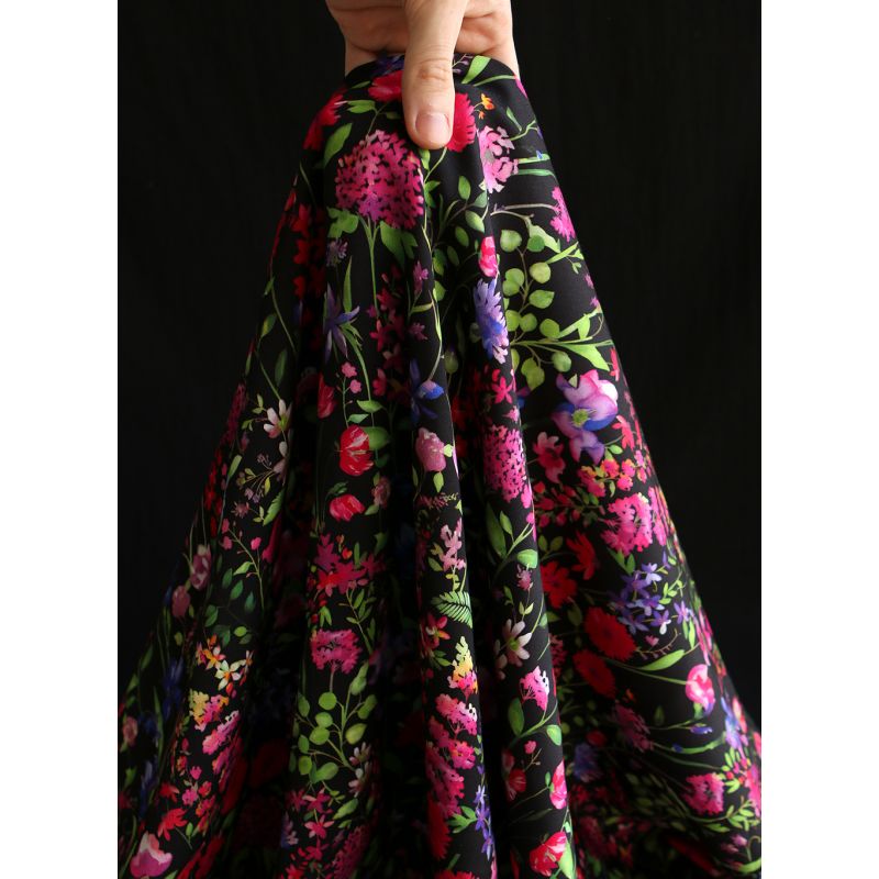 Neïla - Viscose satinée imprimé fleuri noir rose et rouge