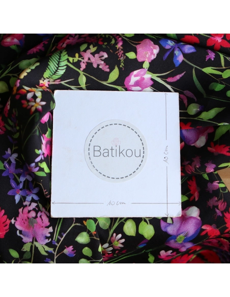 Neïla - Viscose satinée imprimé fleuri noir rose et rouge