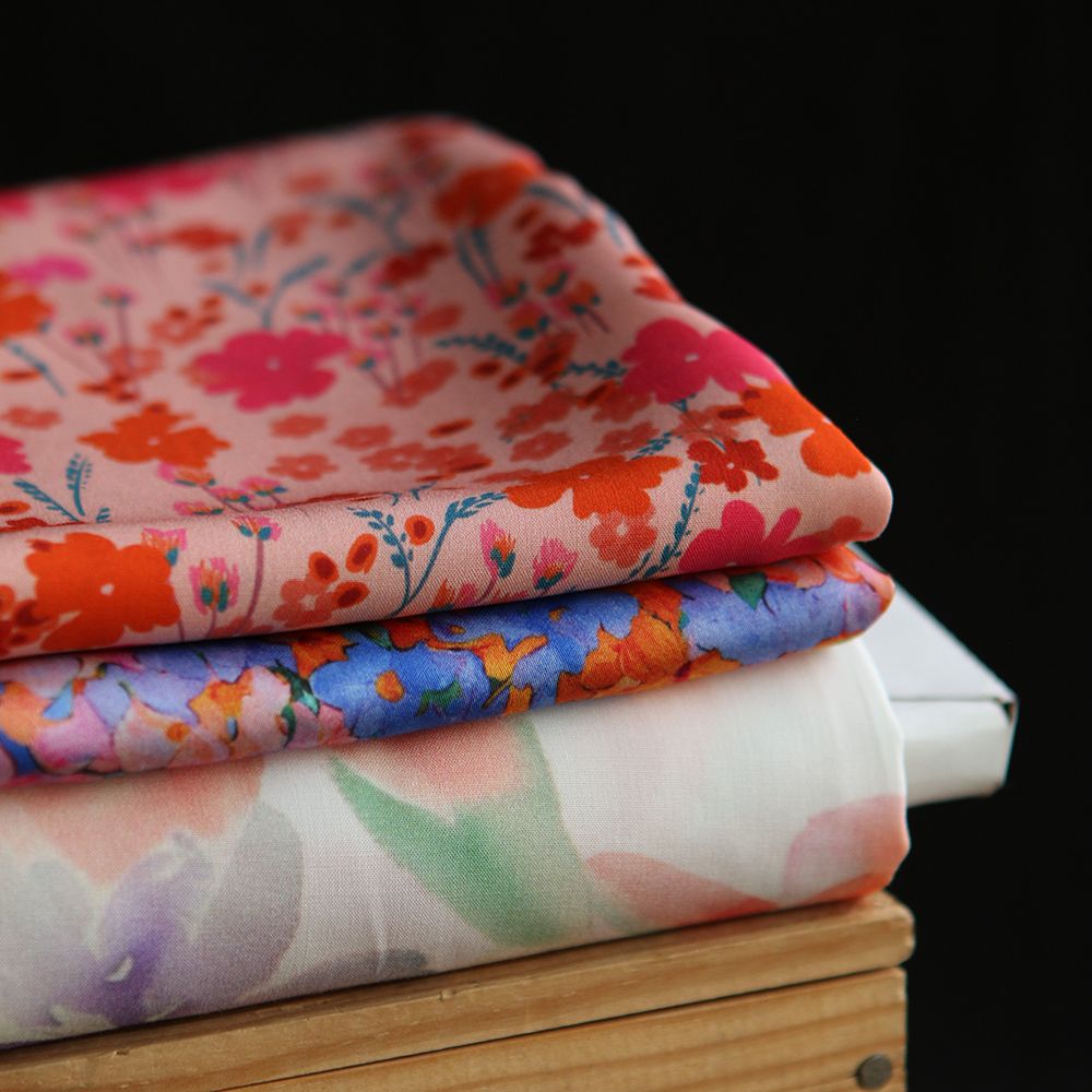 Aurélie - Viscose Ecovero imprimé fleuri corail et vert