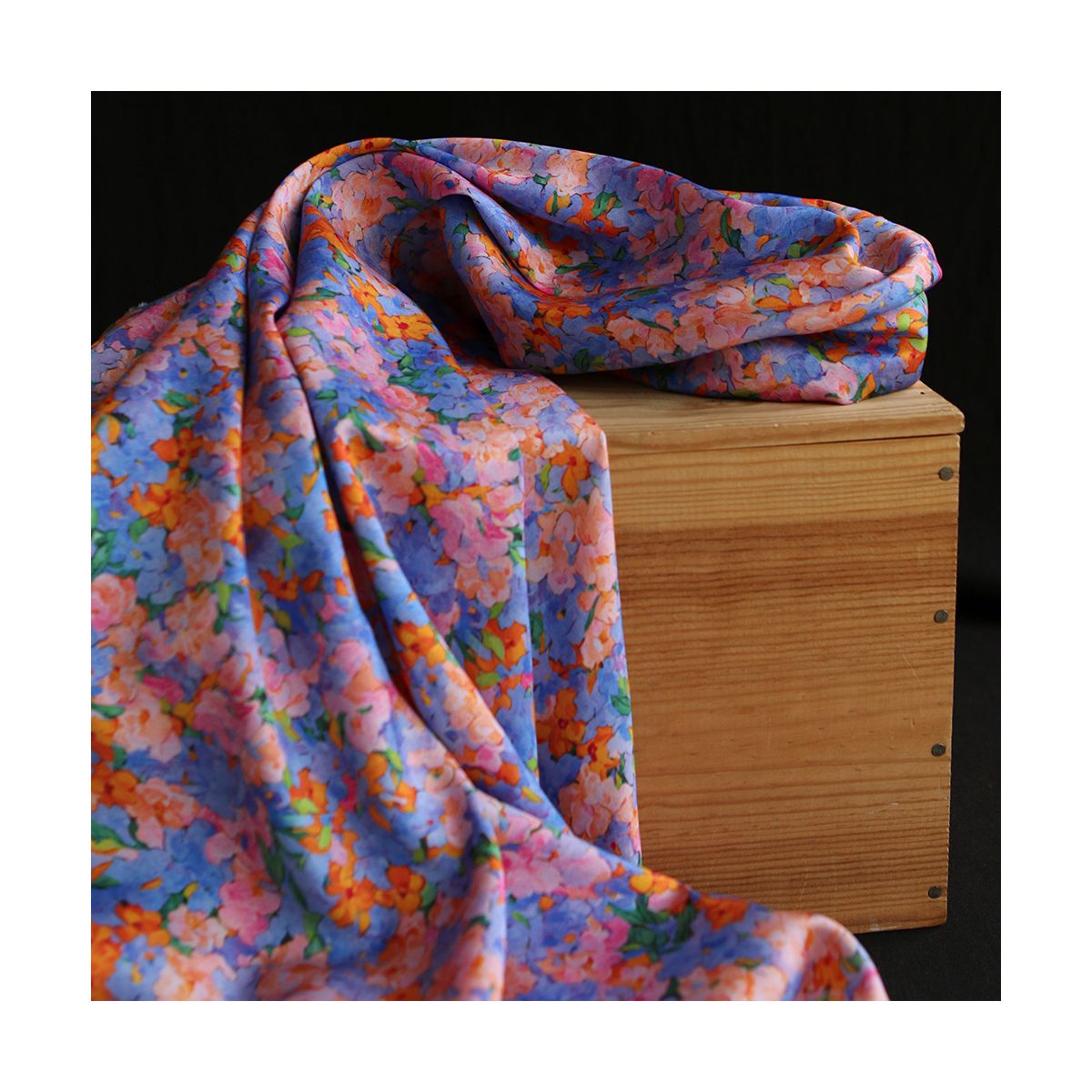Cécile - Viscose satinée imprimé fleuri parme Cécile - Viscose satinée imprimé fleuri parme