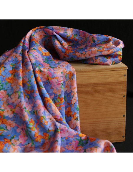 Cécile - Viscose satinée imprimé fleuri parme