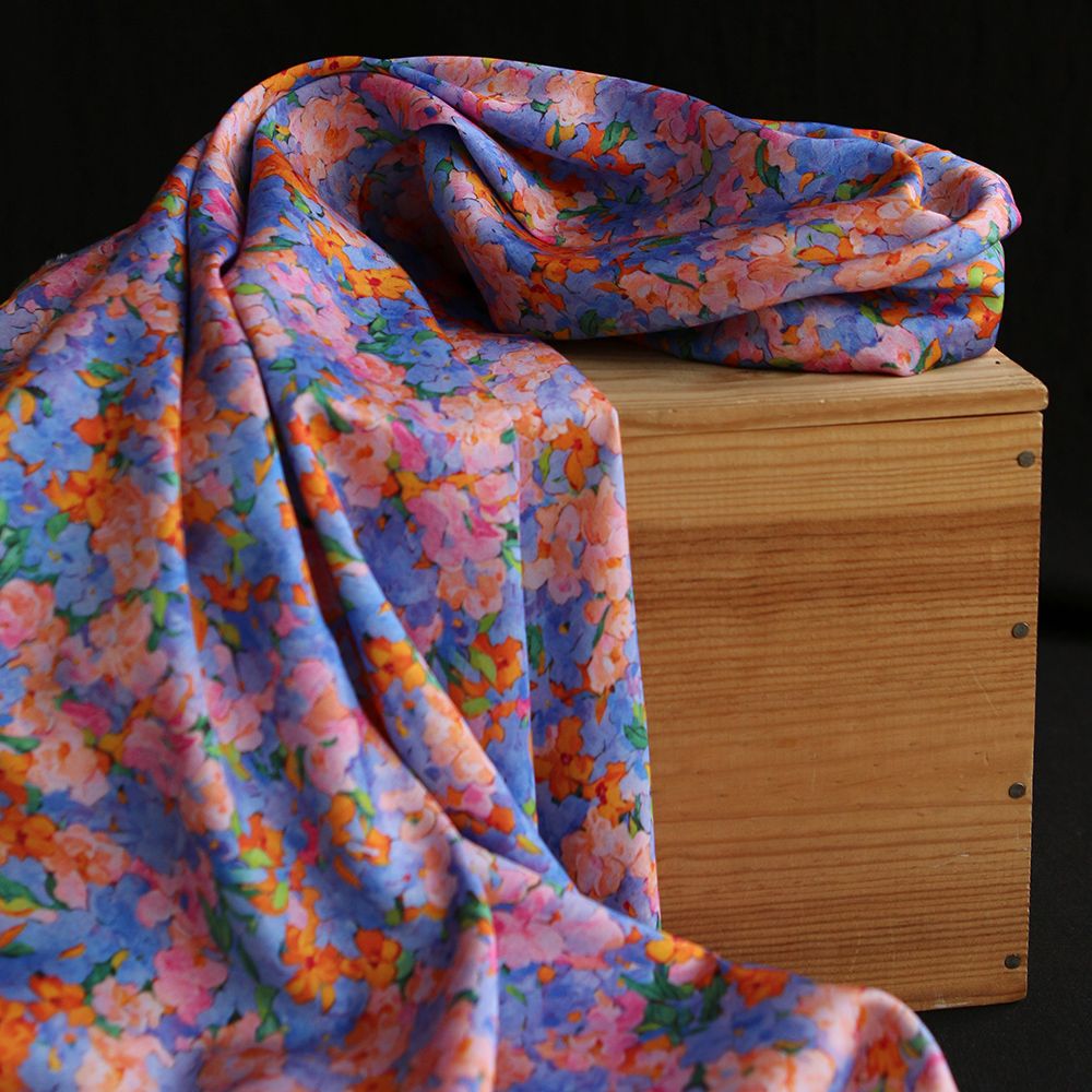 Cécile - Viscose satinée imprimé fleuri parme