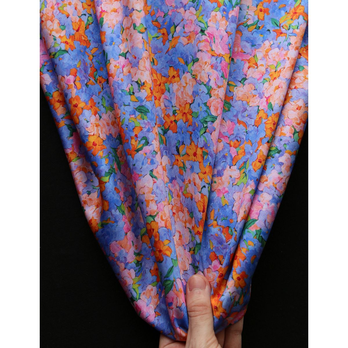 Cécile - Viscose satinée imprimé fleuri parme Cécile - Viscose satinée imprimé fleuri parme
