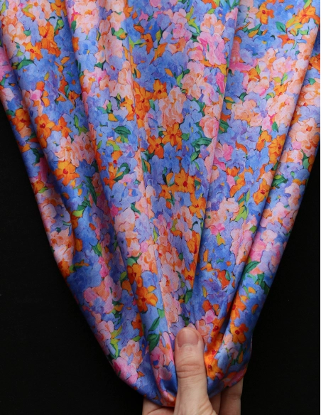 Cécile - Viscose satinée imprimé fleuri parme