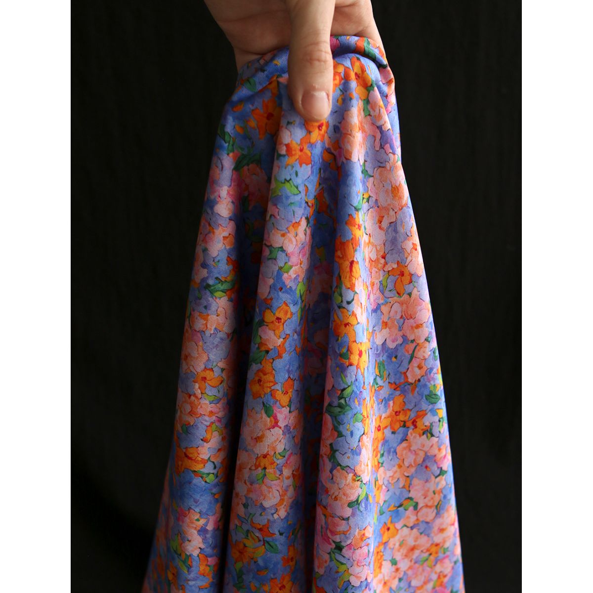 Cécile - Viscose satinée imprimé fleuri parme Cécile - Viscose satinée imprimé fleuri parme