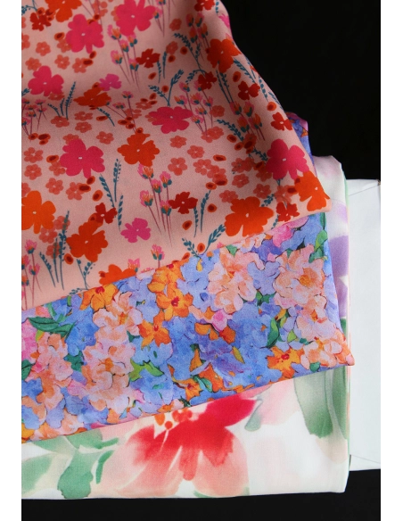 Cécile - Viscose satinée imprimé fleuri parme