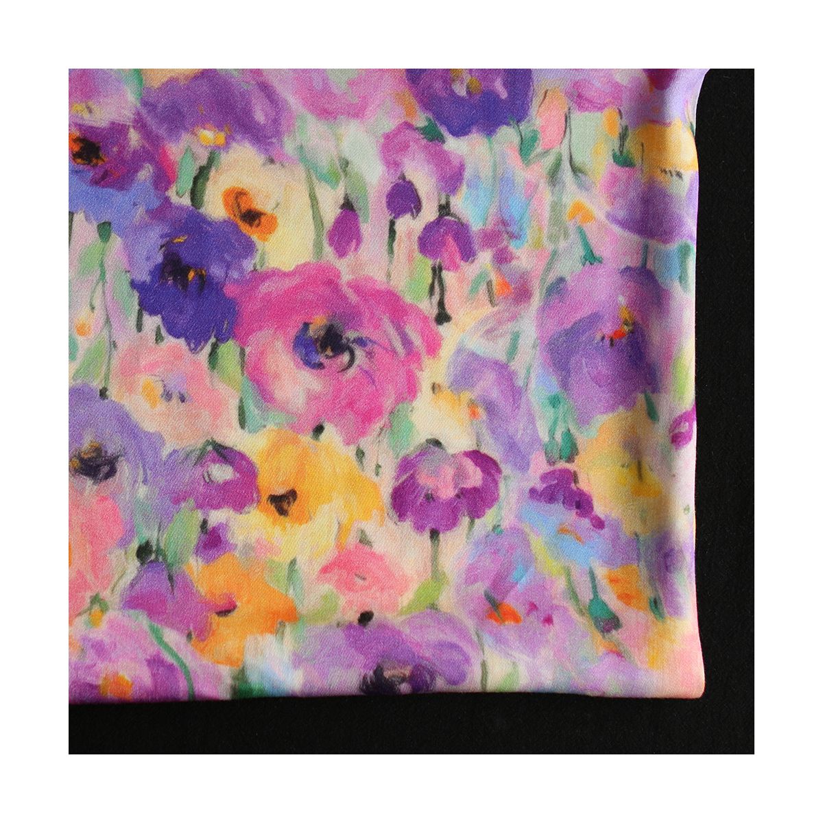 Emna - Viscose satinée imprimé fleuri parme Emna - Viscose satinée imprimé fleuri parme