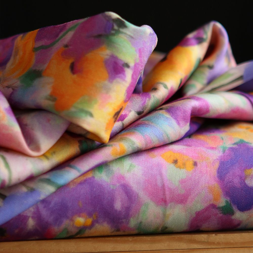 Emna - Viscose satinée imprimé fleuri parme