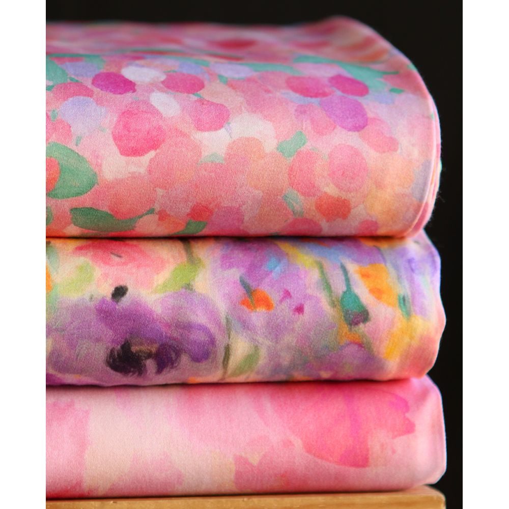 Emna - Viscose satinée imprimé fleuri parme