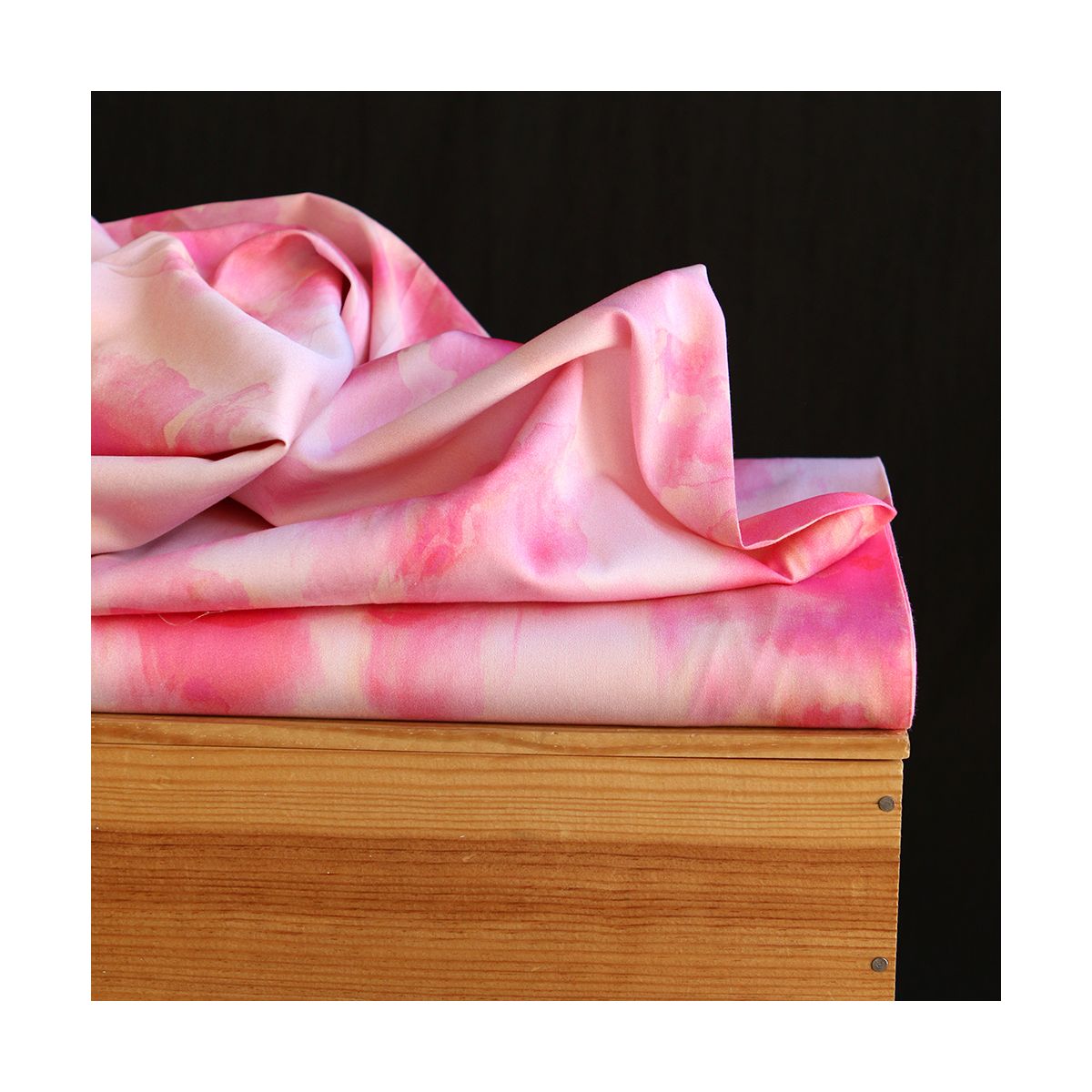 Loralie - Coton satiné à imprimé fleuri abstrait rose Loralie - Coton satiné à imprimé fleuri abstrait rose