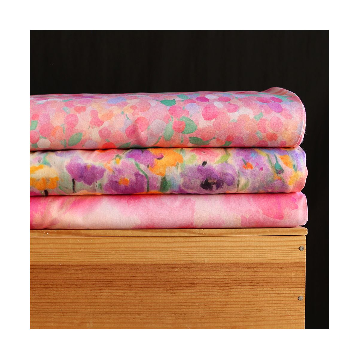 Loralie - Coton satiné à imprimé fleuri abstrait rose Loralie - Coton satiné à imprimé fleuri abstrait rose