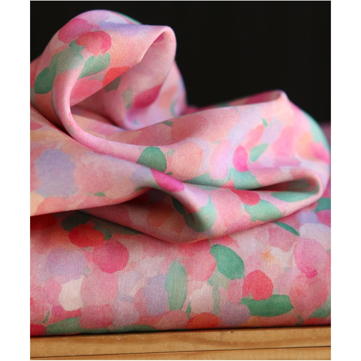 Rosine - Viscose satinée imprimé abstrait rose Rosine - Viscose satinée imprimé abstrait rose
